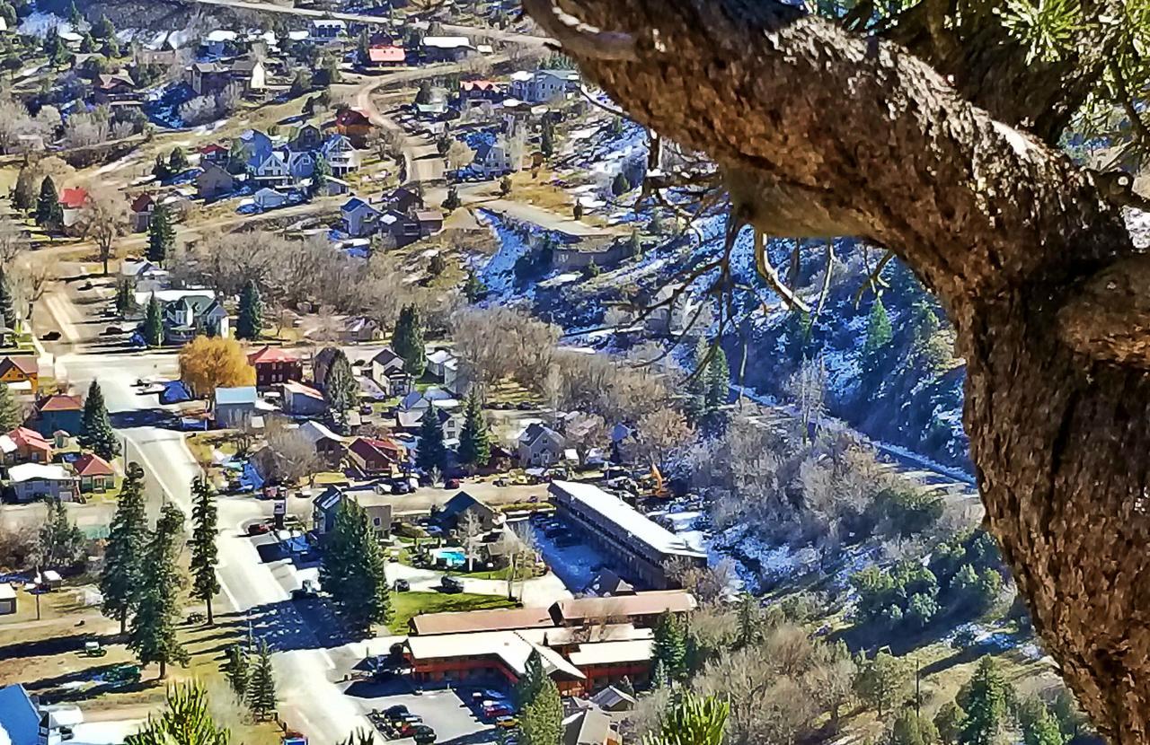 Twin Peaks Lodge & Hot Springs ユアレイ エクステリア 写真